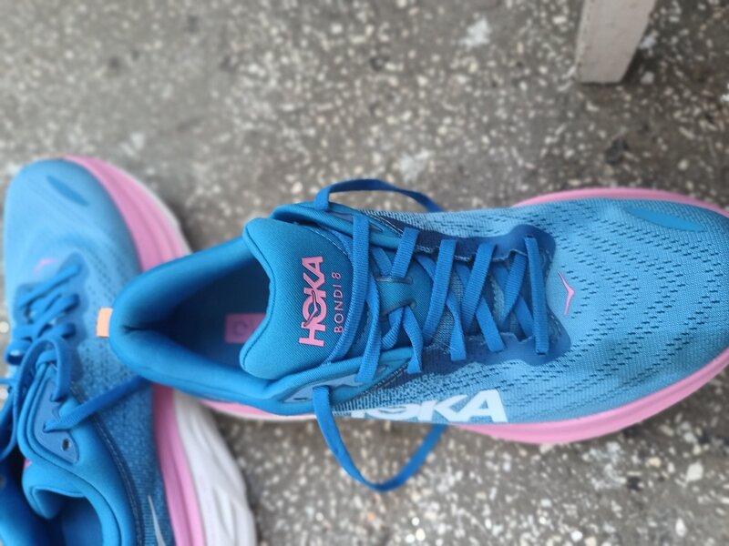 Adidasi HOKA Nr. 42, pret 200 lei.