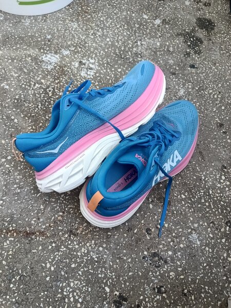 Adidasi HOKA Nr. 42, pret 200 lei.