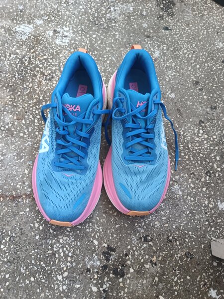 Adidasi HOKA Nr. 42, pret 200 lei.